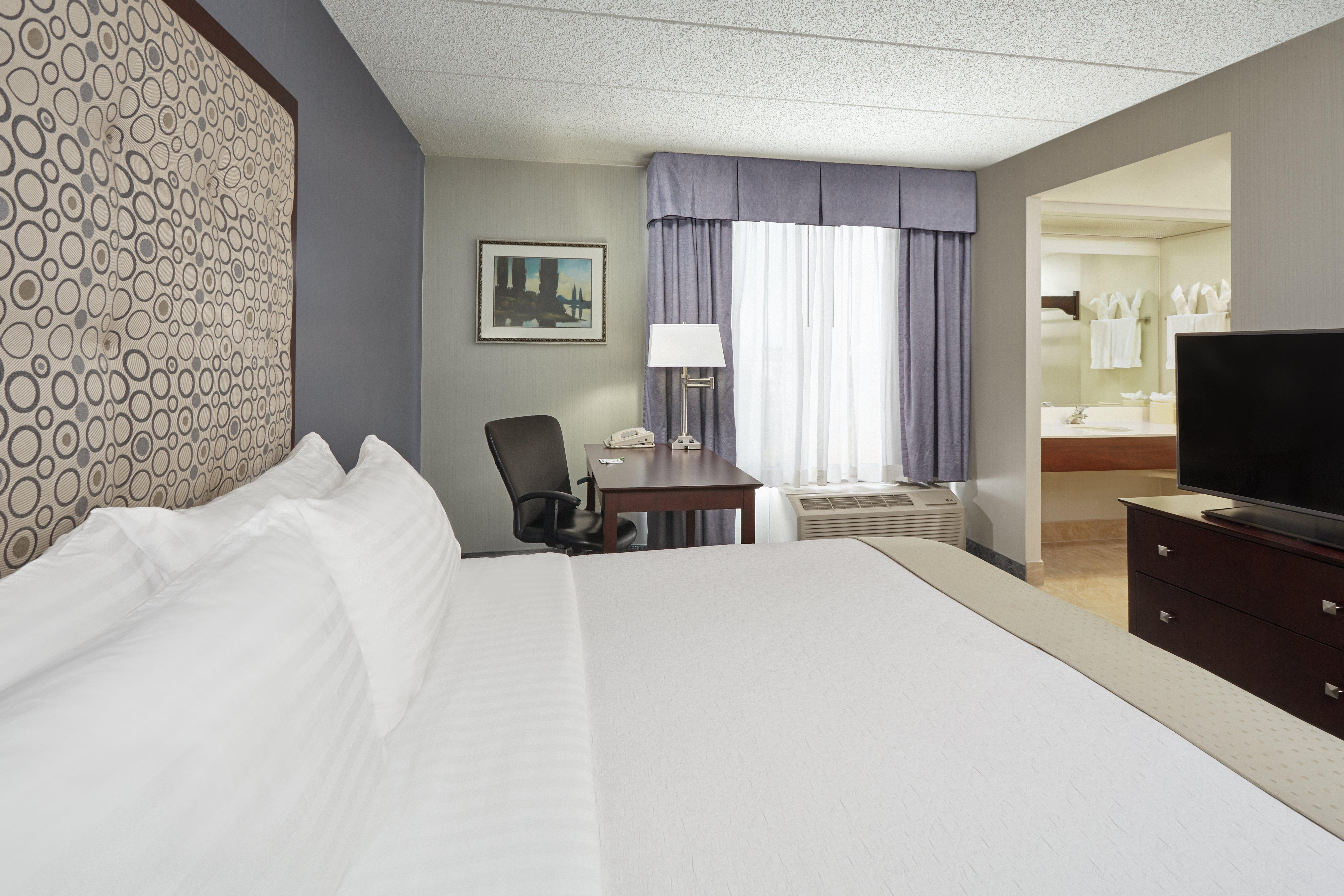 Holiday Inn & Suites Chicago-Carol Stream Wheaton By Ihg Exterior photo