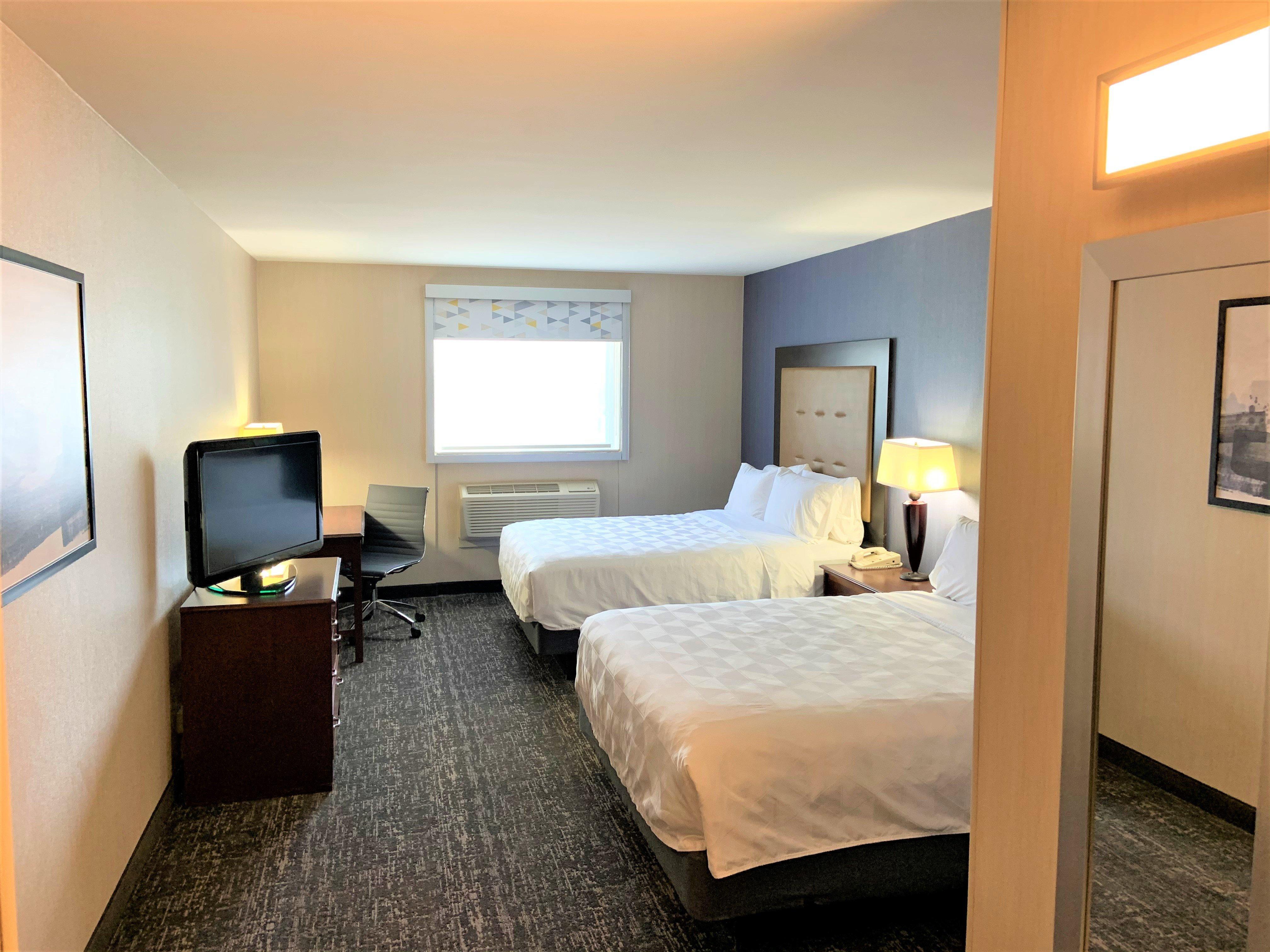 Holiday Inn & Suites Chicago-Carol Stream Wheaton By Ihg Exterior photo
