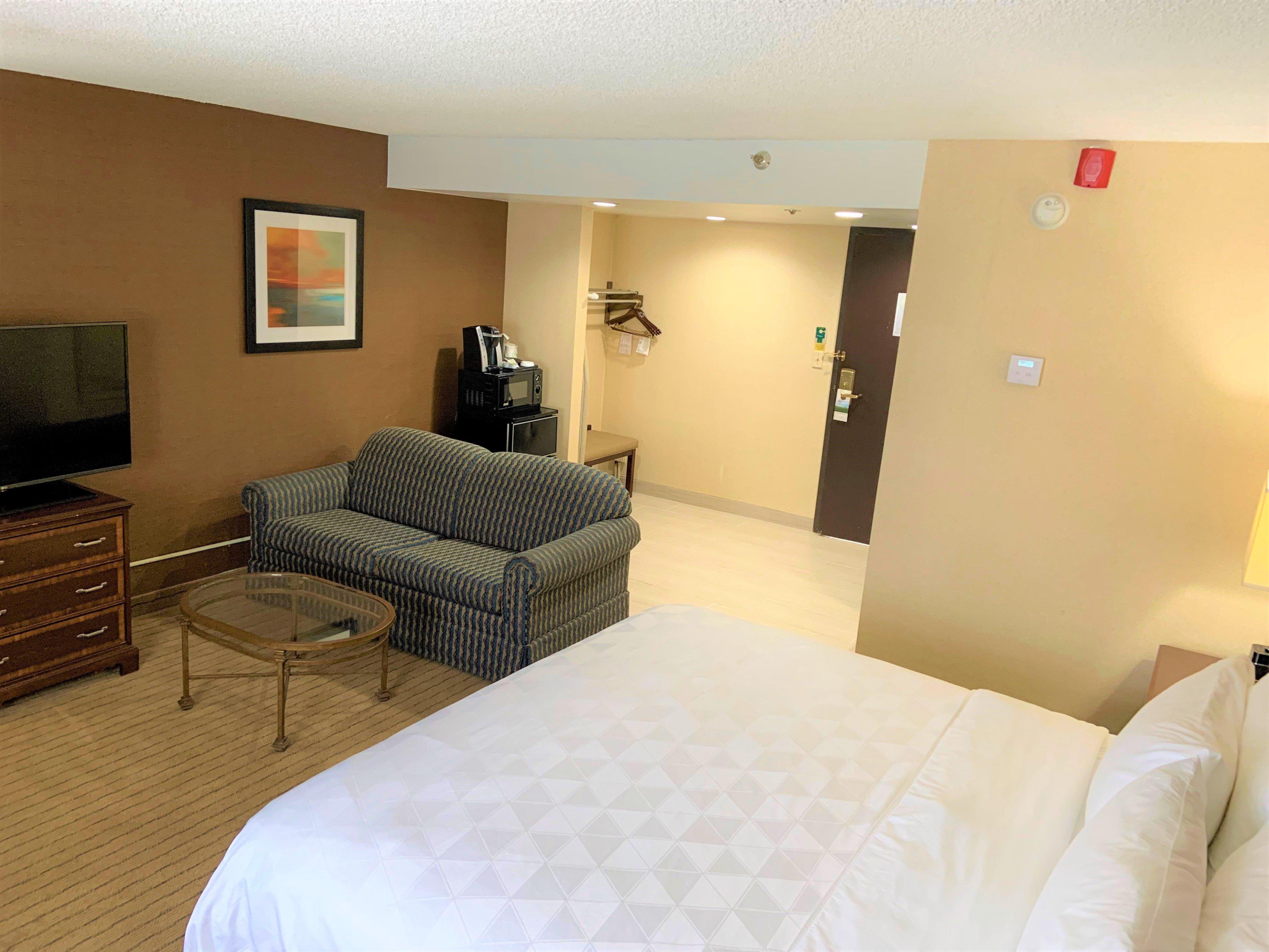 Holiday Inn & Suites Chicago-Carol Stream Wheaton By Ihg Exterior photo