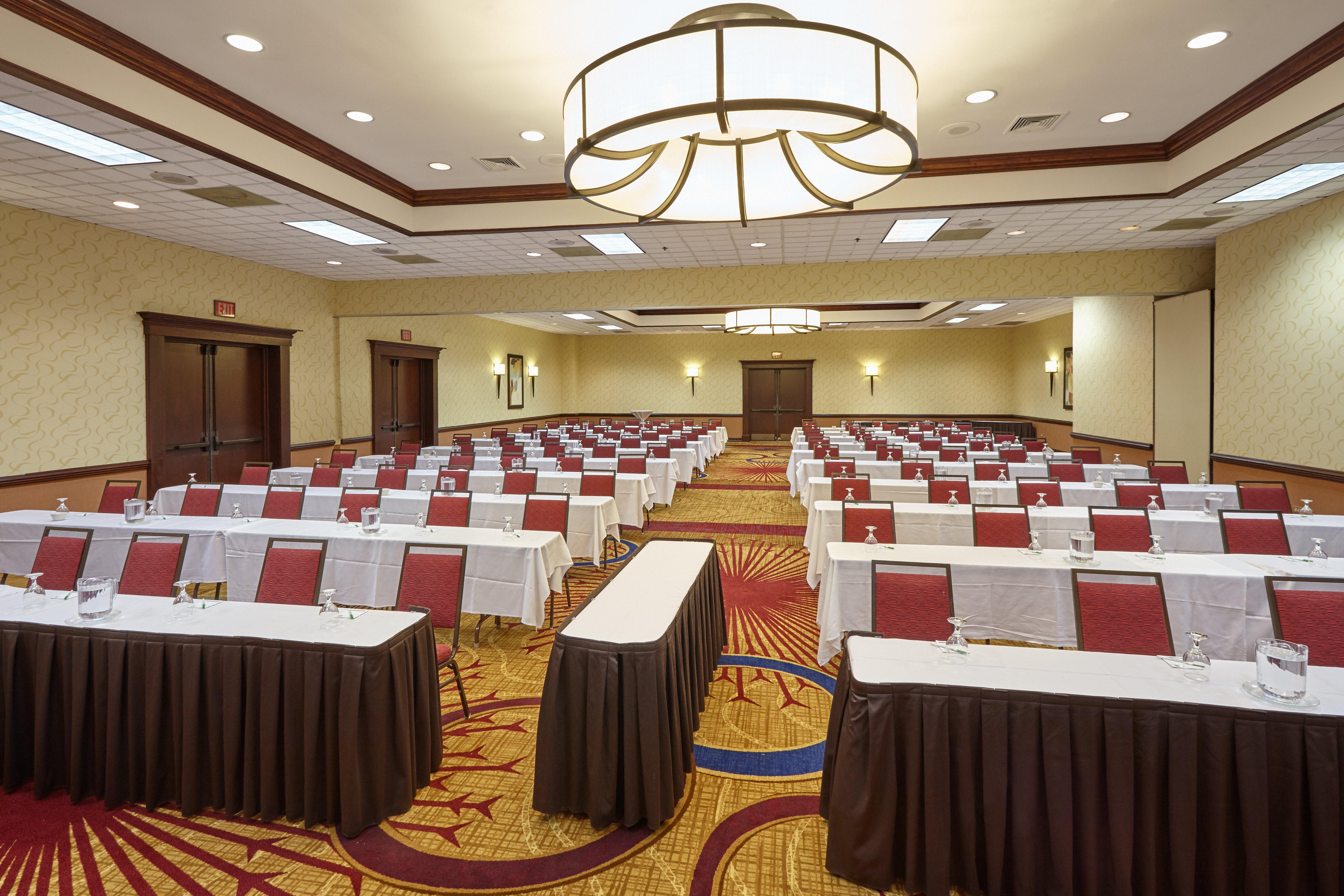 Holiday Inn & Suites Chicago-Carol Stream Wheaton By Ihg Exterior photo