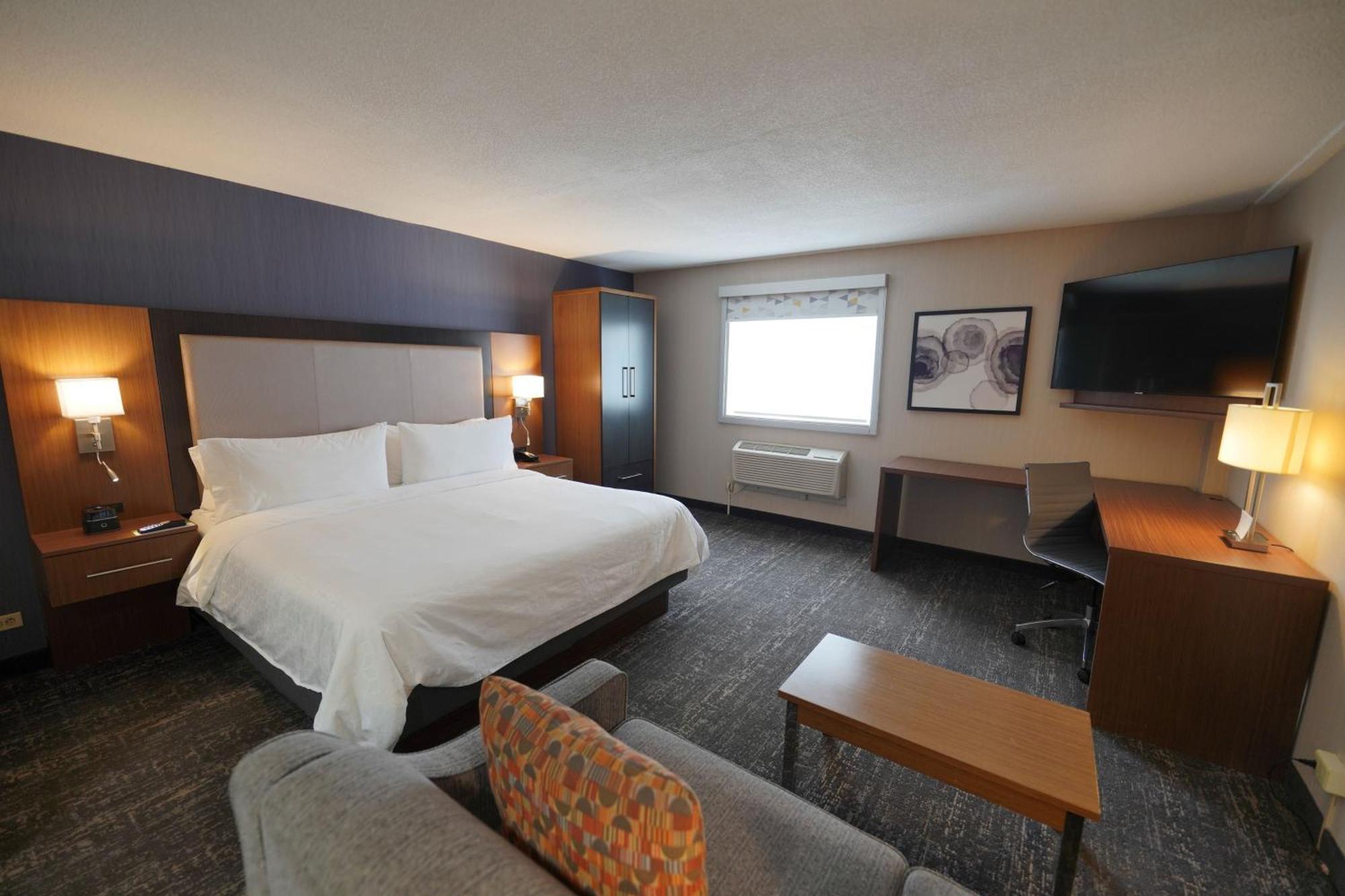 Holiday Inn & Suites Chicago-Carol Stream Wheaton By Ihg Exterior photo