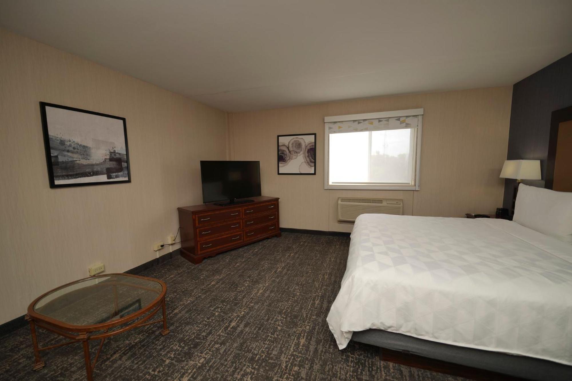 Holiday Inn & Suites Chicago-Carol Stream Wheaton By Ihg Exterior photo