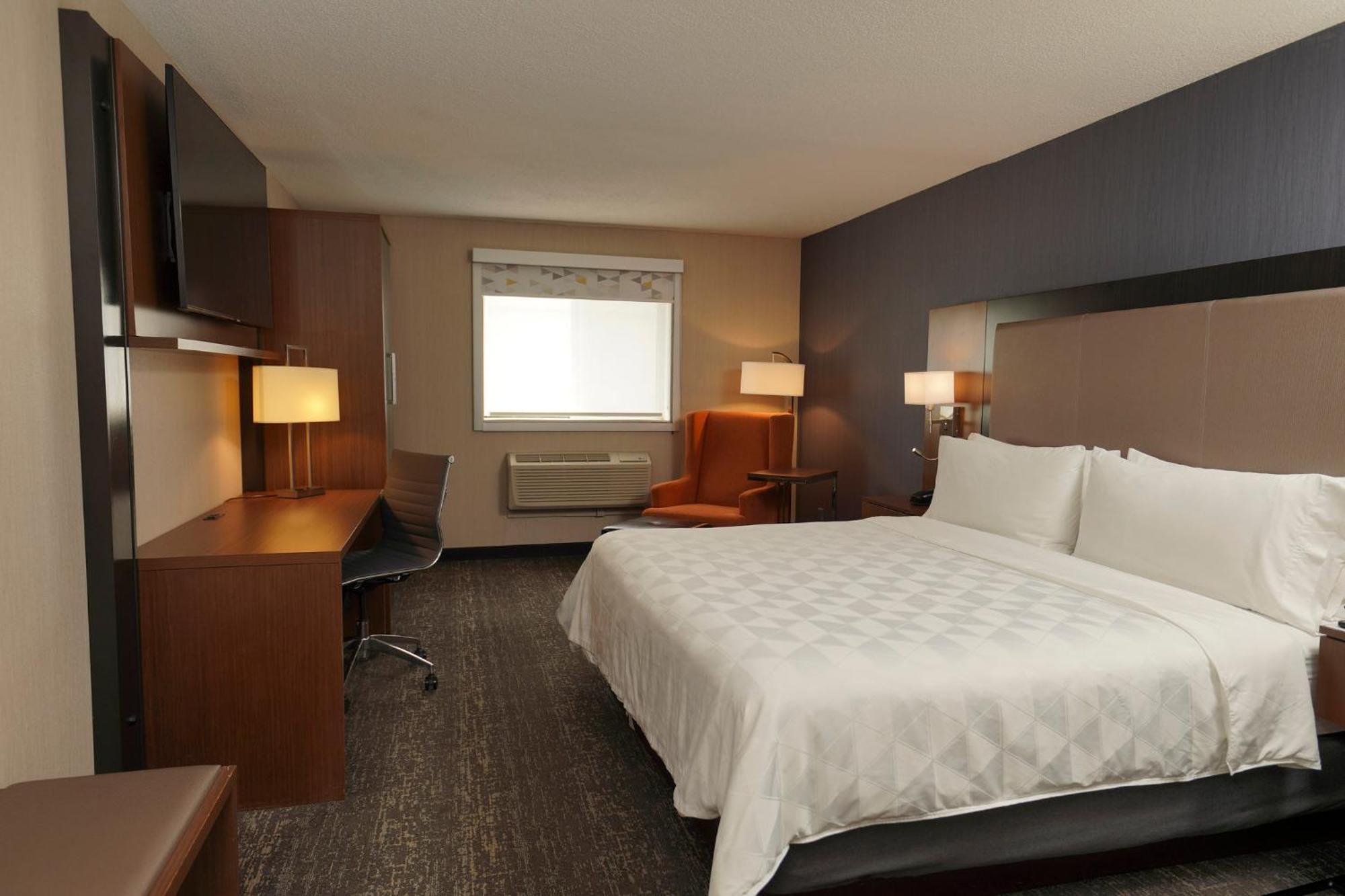 Holiday Inn & Suites Chicago-Carol Stream Wheaton By Ihg Exterior photo