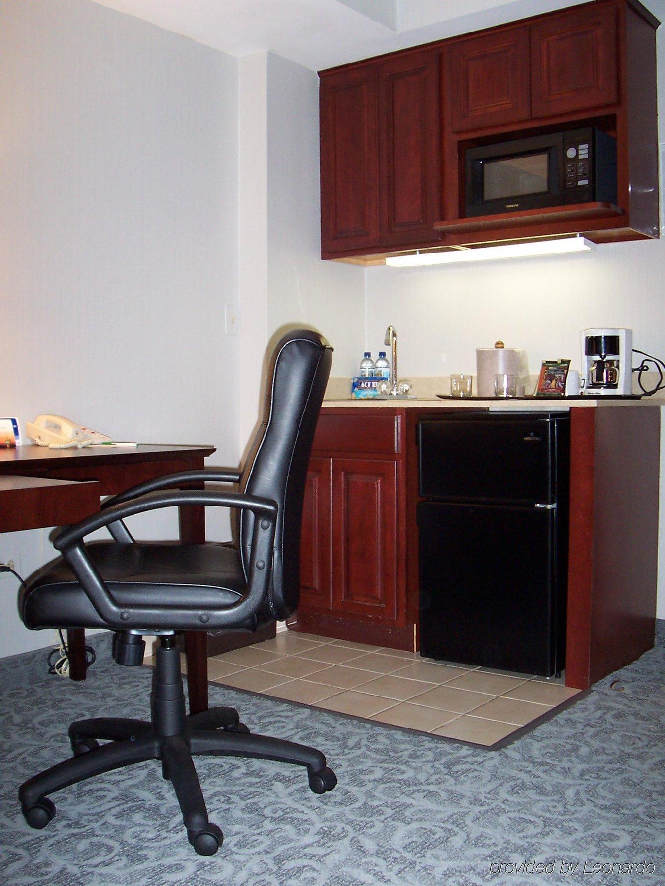 Holiday Inn & Suites Chicago-Carol Stream Wheaton By Ihg Room photo