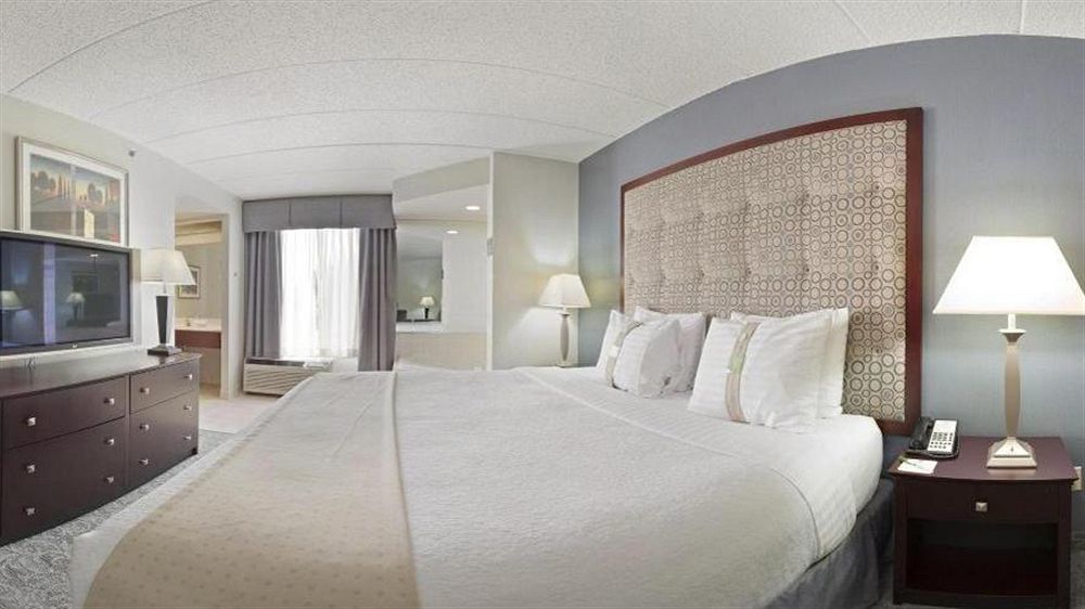 Holiday Inn & Suites Chicago-Carol Stream Wheaton By Ihg Exterior photo