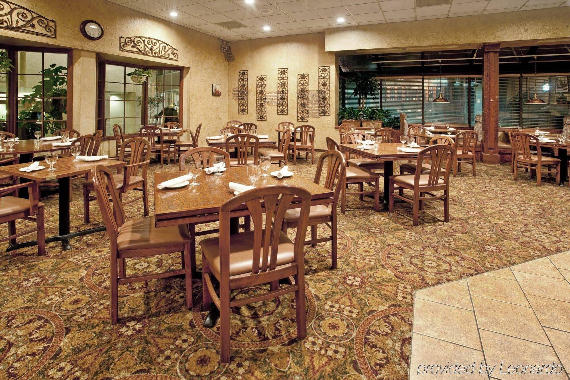 Holiday Inn & Suites Chicago-Carol Stream Wheaton By Ihg Exterior photo