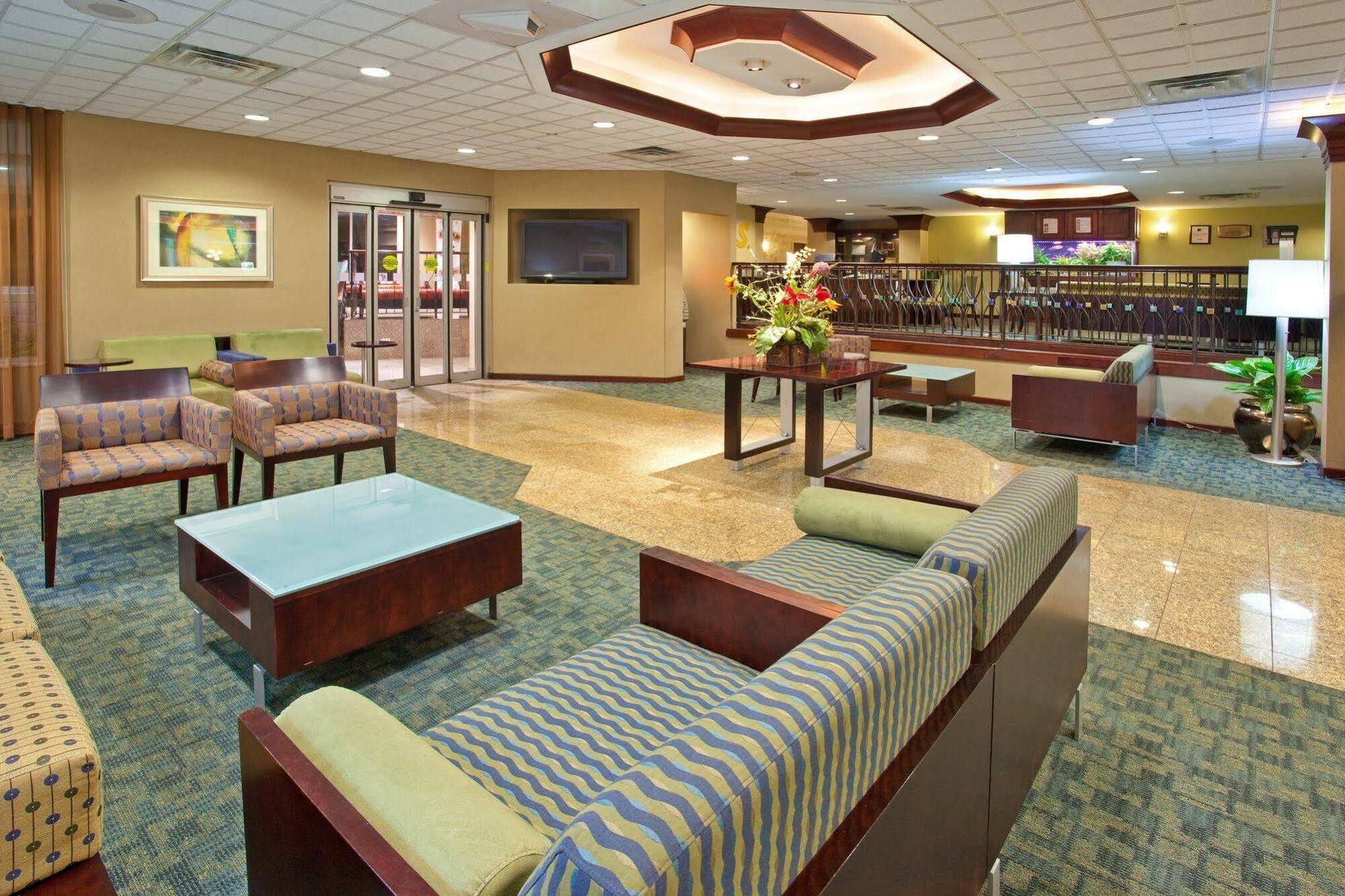 Holiday Inn & Suites Chicago-Carol Stream Wheaton By Ihg Exterior photo